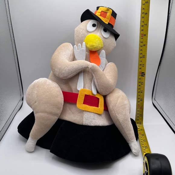 Thanksgiving turkey hat holding cutlery - Picture 4 of 4